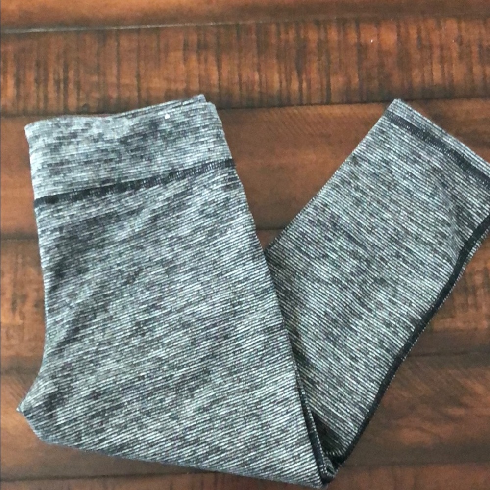 Black & white stripe leggings 🏃🏻‍♀️